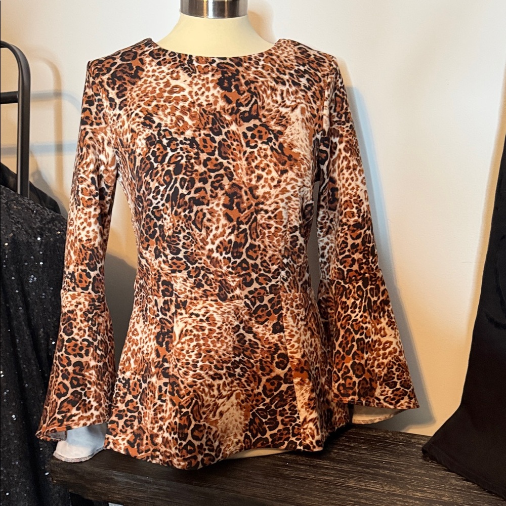 VENUS Animal Print Flare Sleeve Blouse